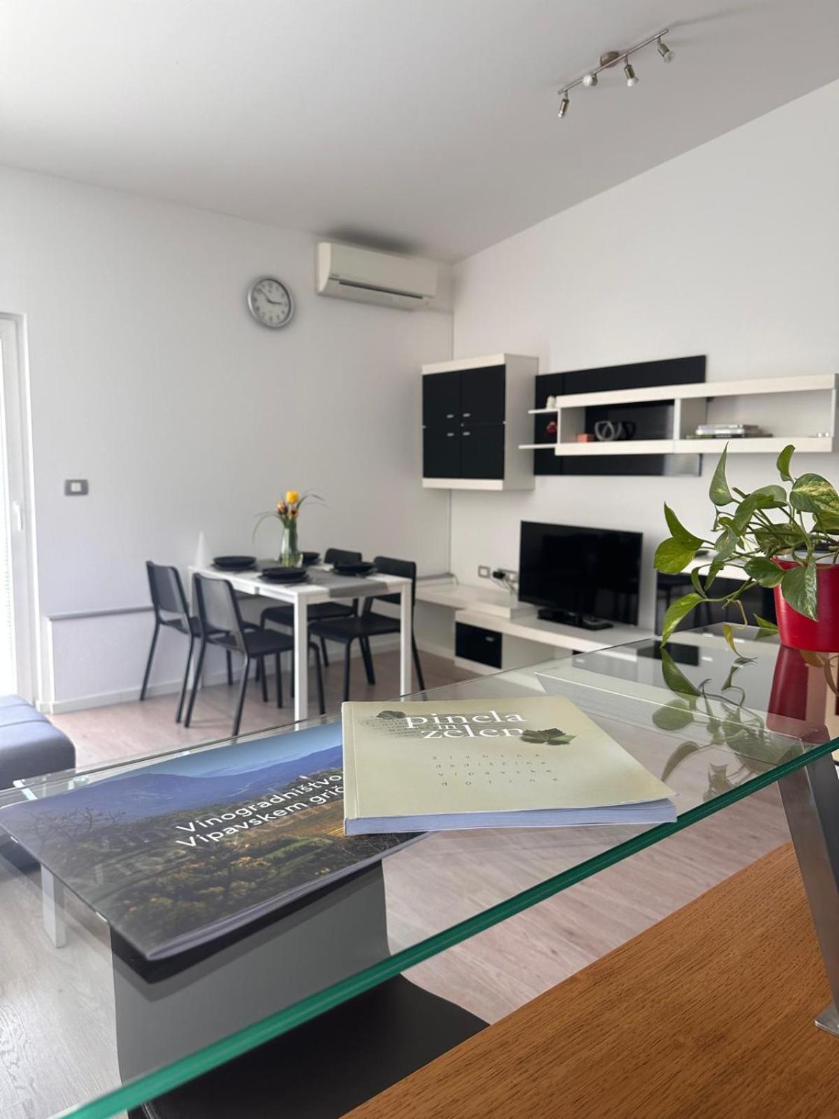 Apartment Stucin Vipava Exteriör bild