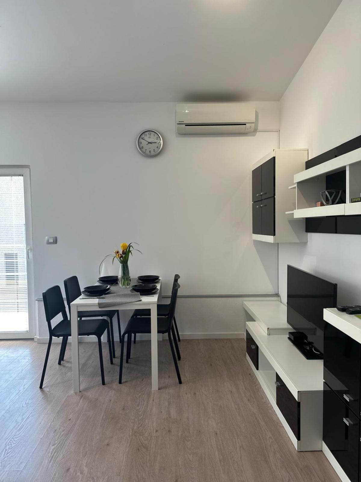 Apartment Stucin Vipava Exteriör bild